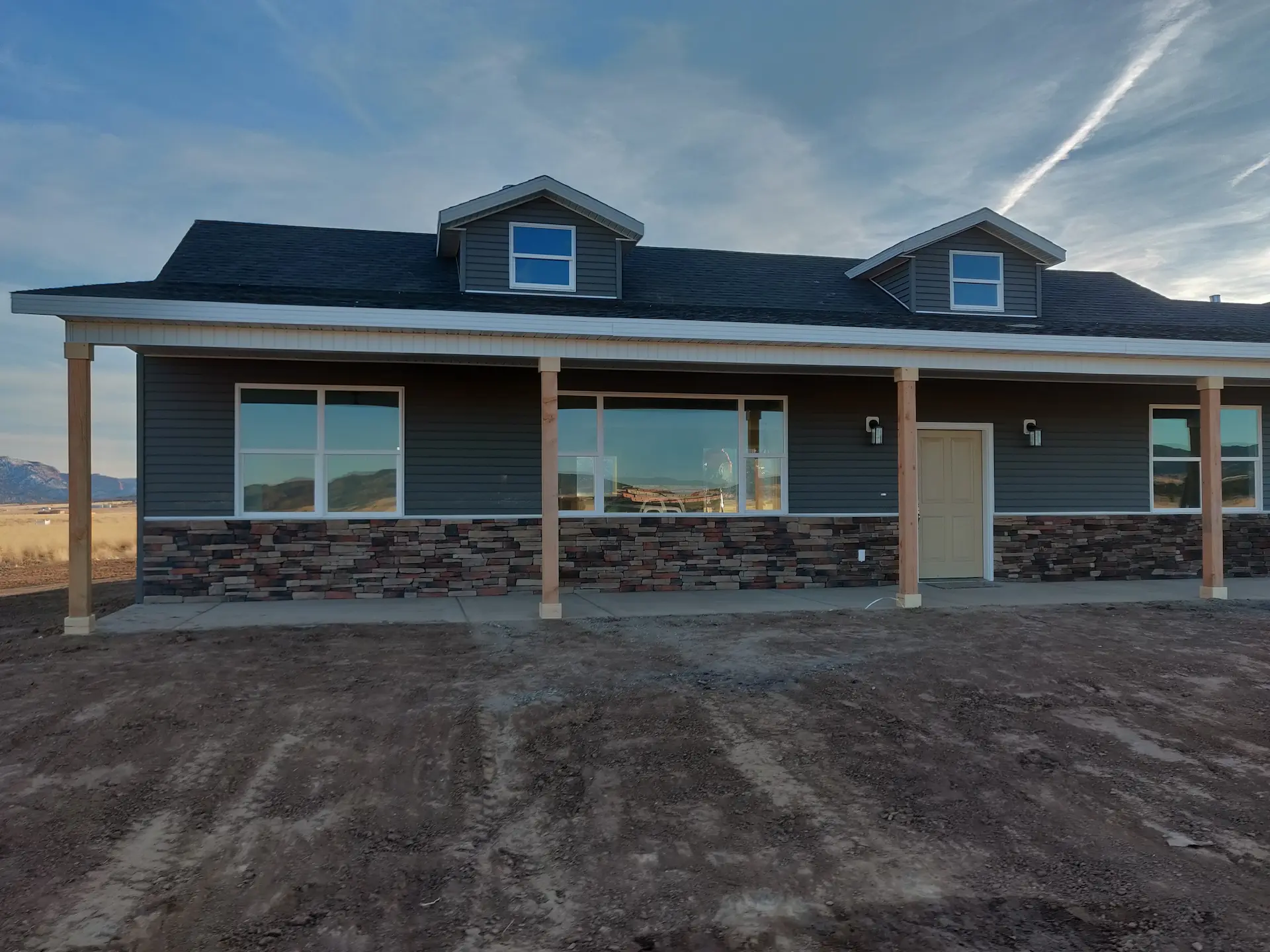 Vinyl siding installed by Zenic Industries on a Cedar City home